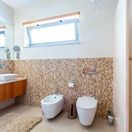 Vila Coolhouses Burgau, Casa Da Adrica, 4 Bed Contemporary & Pool *
