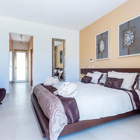 Vila Coolhouses Burgau, Casa Da Adrica, 4 Bed Contemporary & Pool *